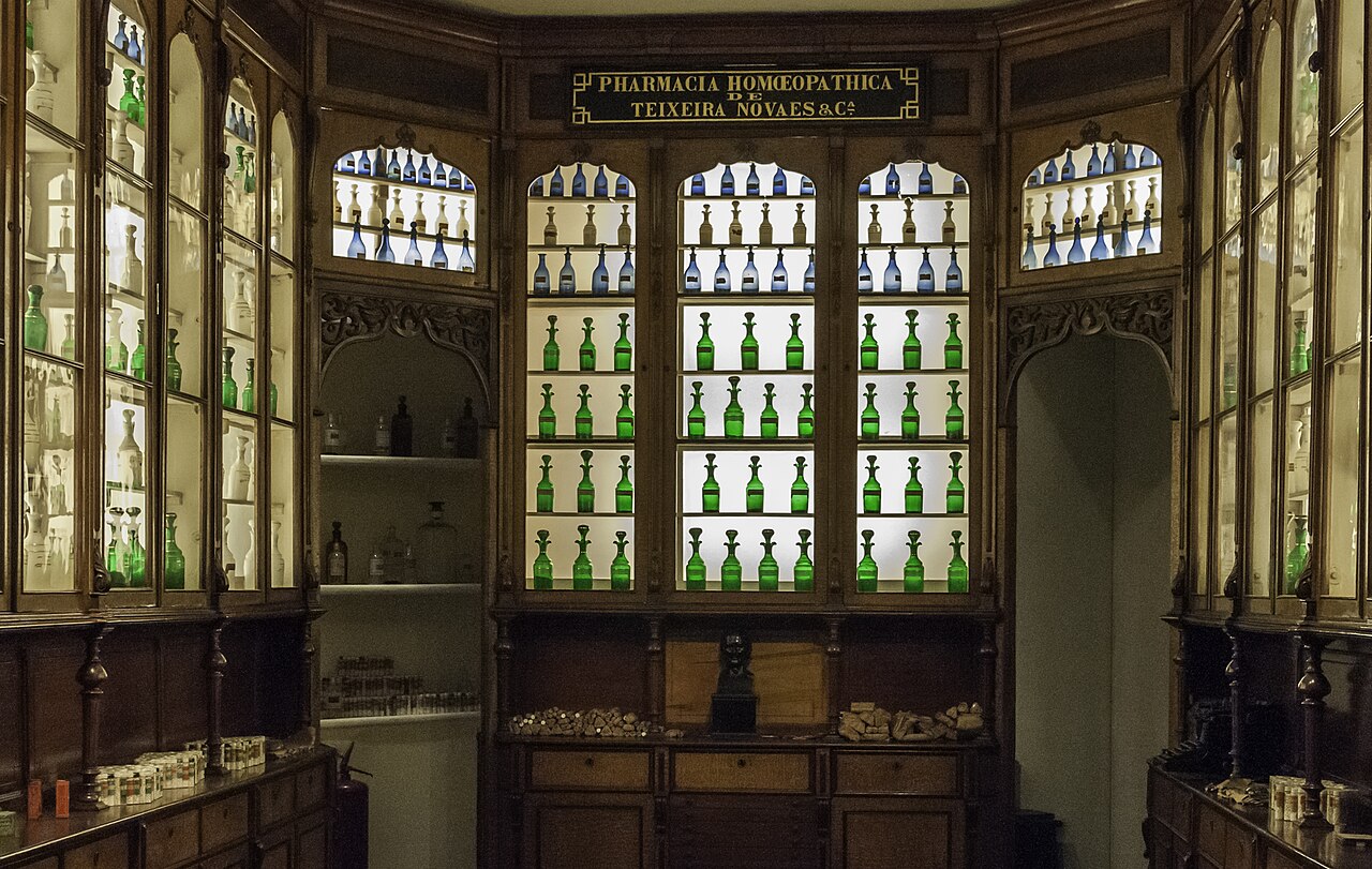 Interno di farmacia