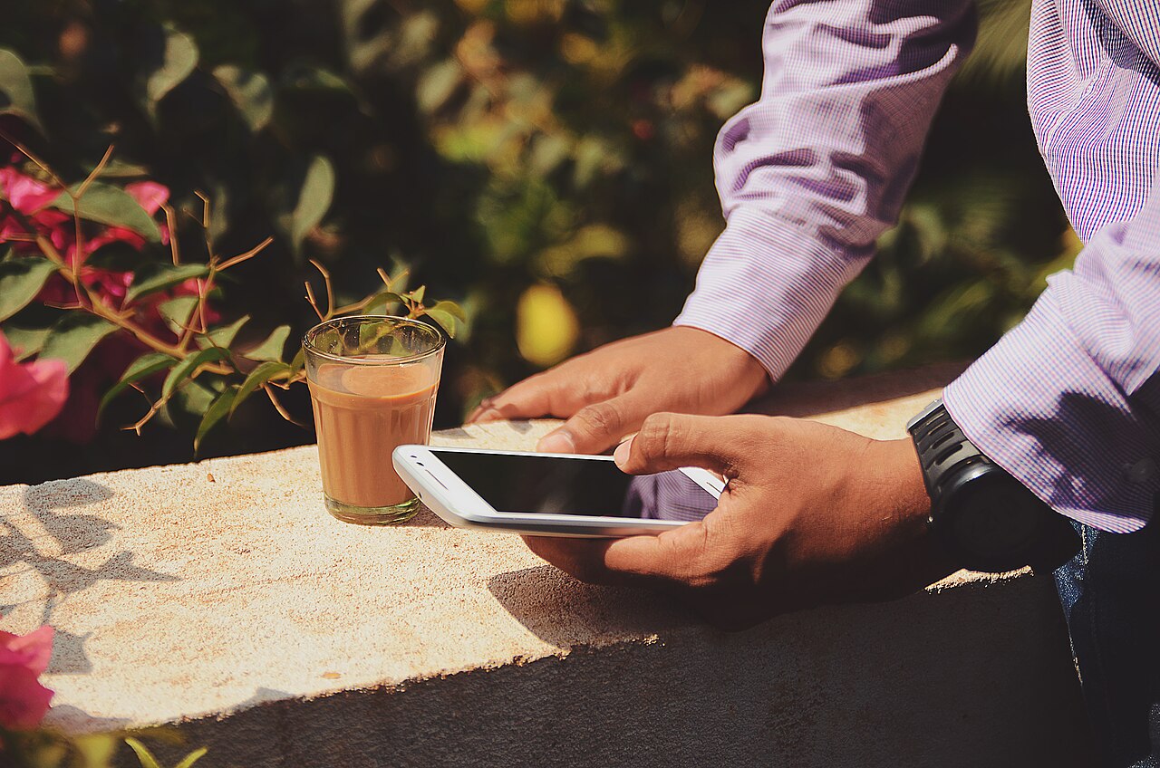 Smartphone in mano