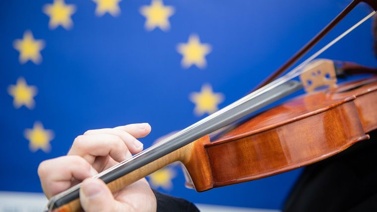 Musicista che suona