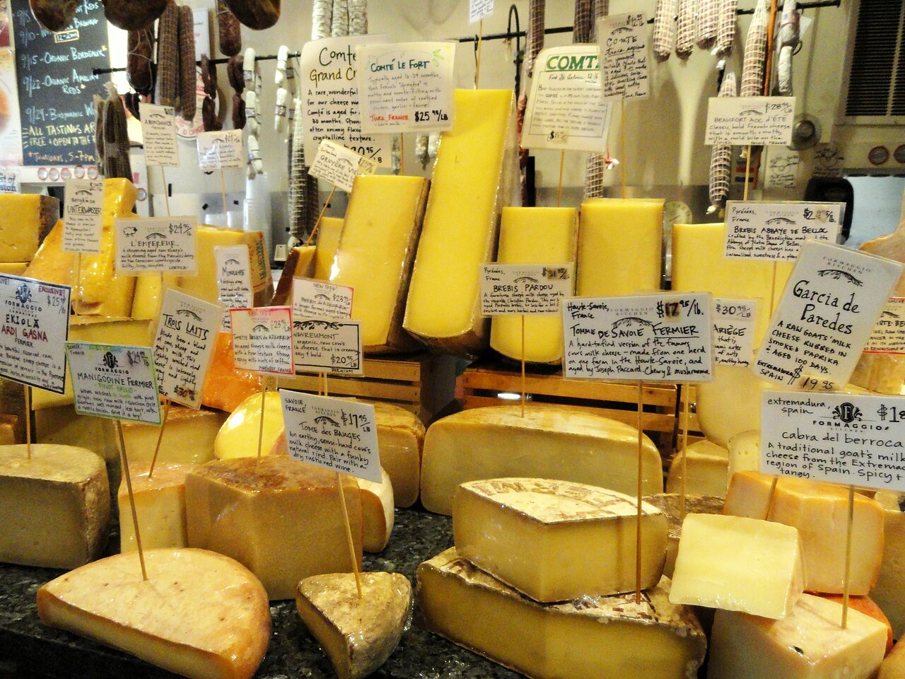 Formaggi in vetrina