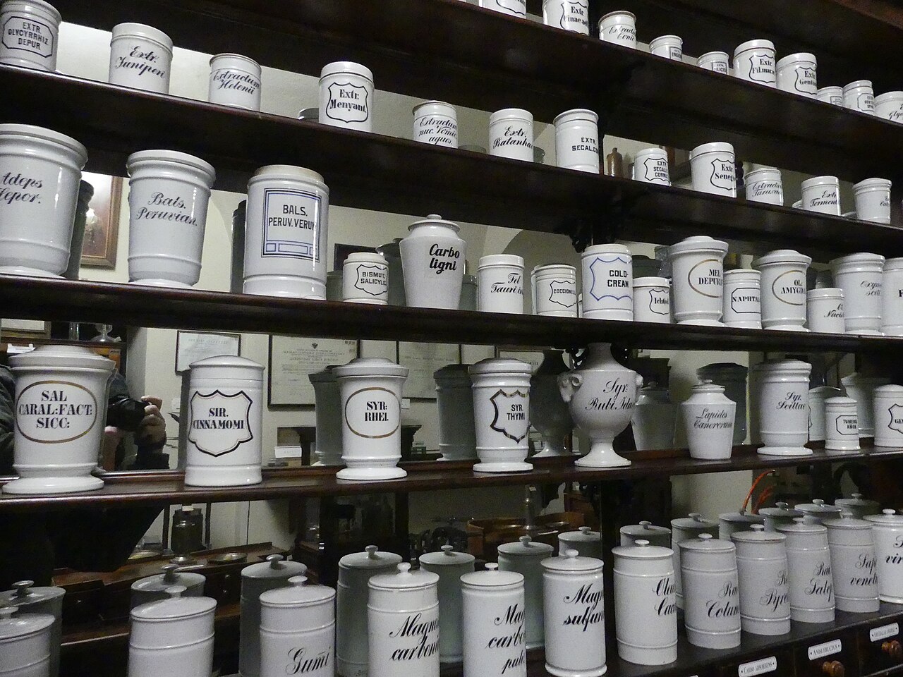 Scaffali di farmacia