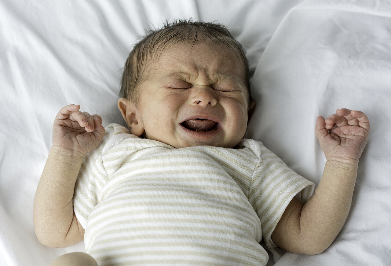 Neonato che piange