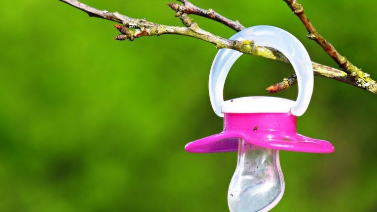 Come sterilizzare il ciuccio: guida ai metodi più efficaci