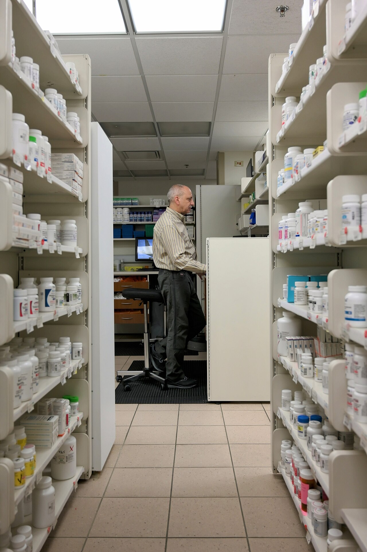Farmacista al computer